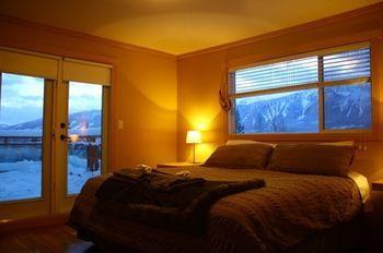 Basecamp Cabin By Revelstoke Vacations Hotel ภายนอก รูปภาพ